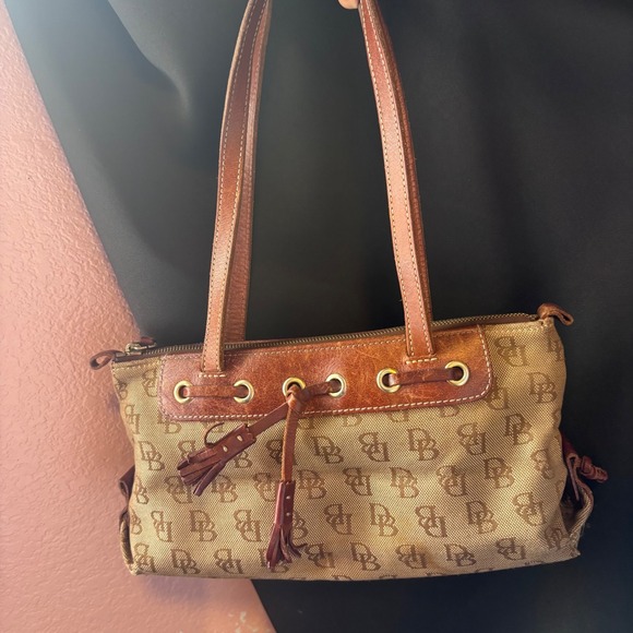 Dooney & Bourke Handbags - Vtg Dooney & Bourke Monogram Canvas Leather Trim Shoulder Bag Tan Brown Y2K Tote